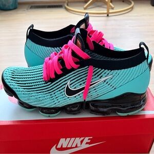 Nike Women's Aqua Knit VaporMax-Style Running Shoes with Hot Pink Laces